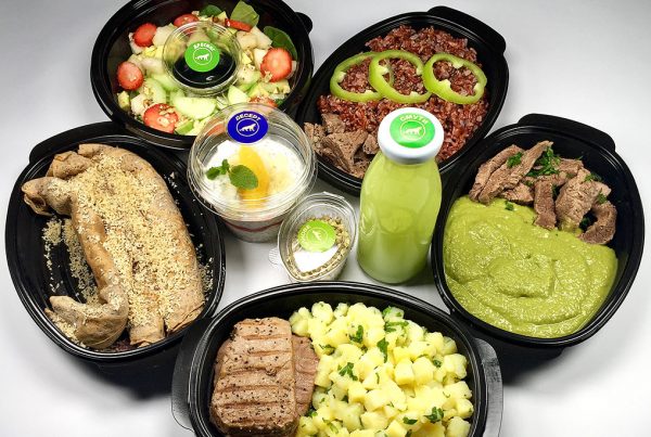 високопротеиново меню с телешко, червен ориз, риба тон, варени картофи, грахово пюре, кълнове от броколи