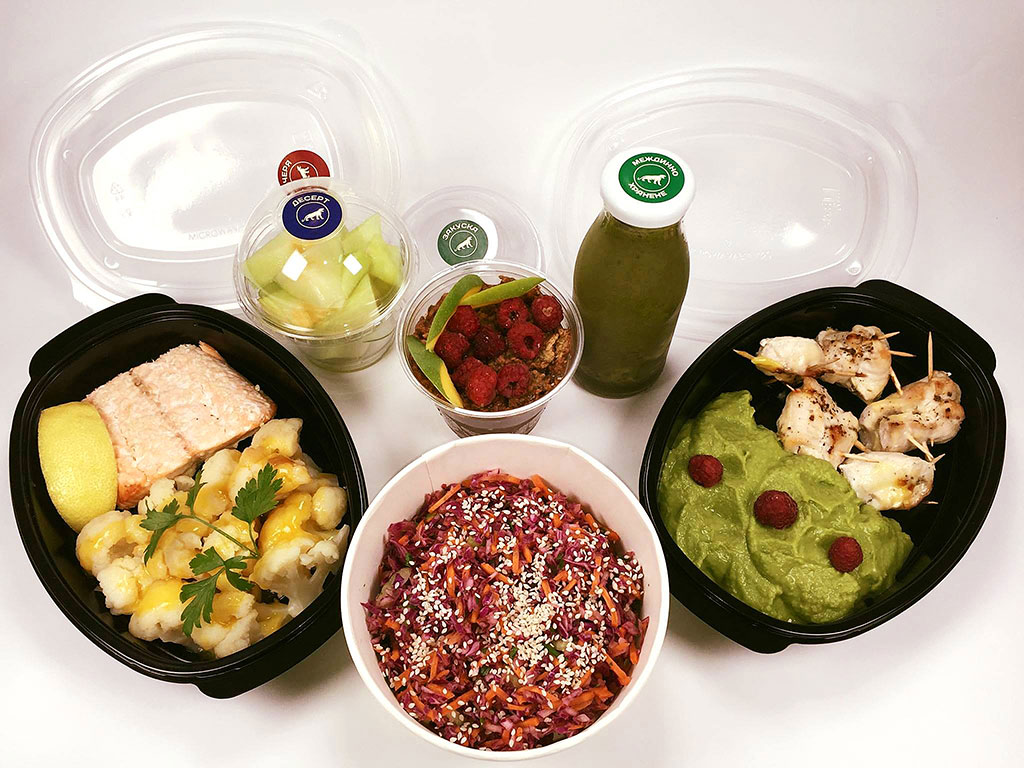 Протеиново меню с пилешки роладини и сьомга на фурна