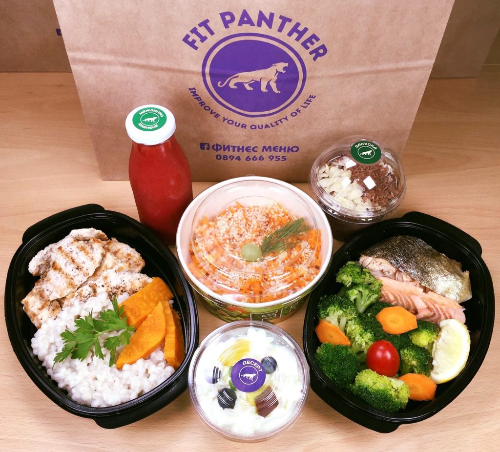 протеиново меню с пуешко, сьомгова пъстърва, ечемик и броколи