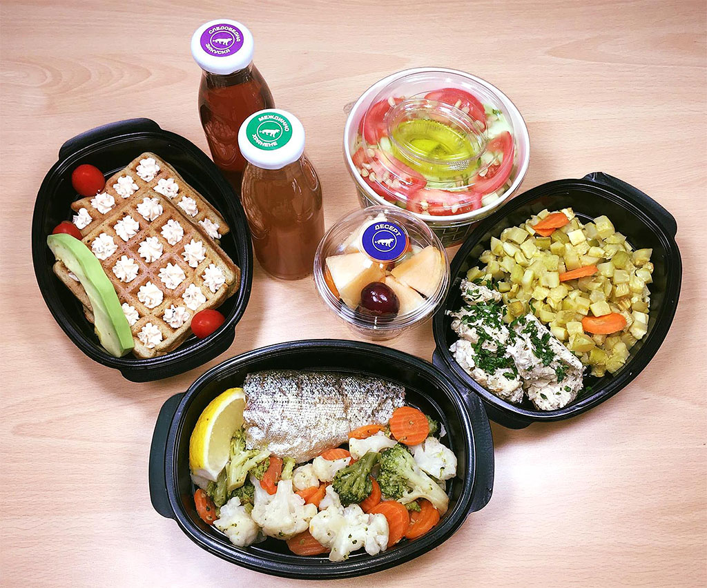 Балансирано меню с пуешко и лаврак и диетични гофри