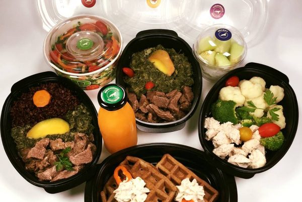 Високо протеиново меню с гофри от броколи, телешко и пуешко месо