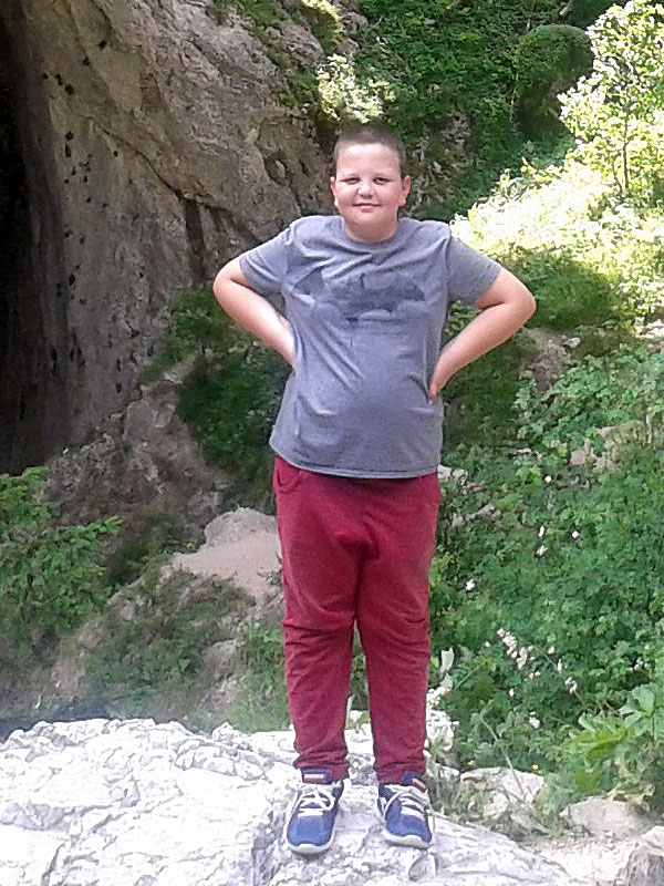 Young boy before starts eating food from Fit Panther