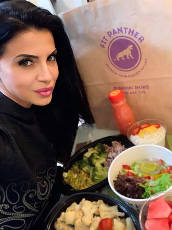 satisfied customer Daniela with a package healthy and food from Fit Panther