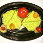 двоен сандвич от протеинов хляб с квас, пюре от авокадо, айсберг и чери домати