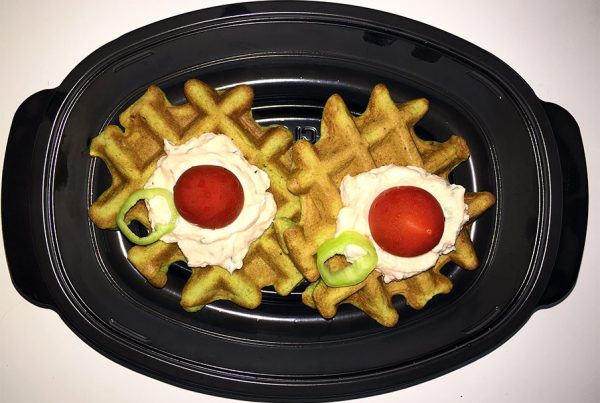 Диетични гофри от броколи и белтъци, нискомаслена извара и чери домати