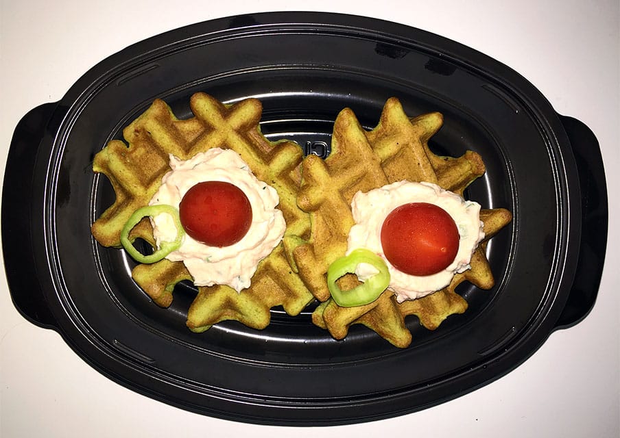 Диетични гофри от броколи и белтъци, нискомаслена извара и чери домати