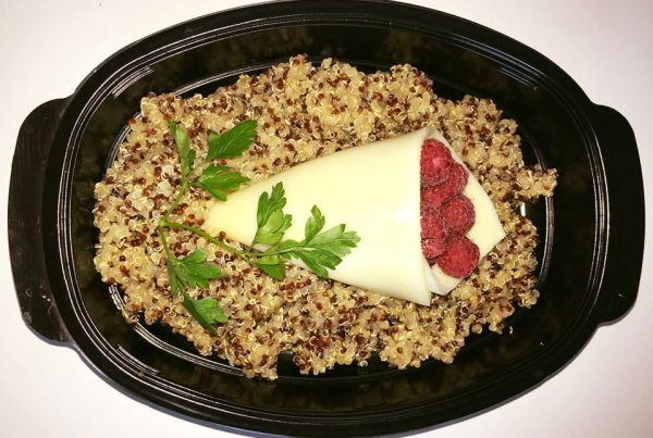 Основно ястие с киноа, сирене гауда и малини от кухня Fit Panther®