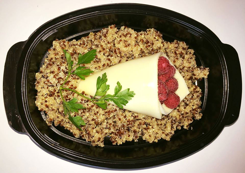 Основно ястие с киноа, сирене гауда и малини от кухня Fit Panther®