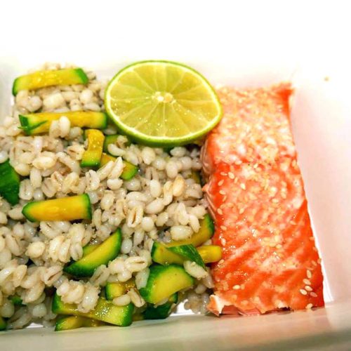 Филе от сьомга с ечемик и гриловани тиквички