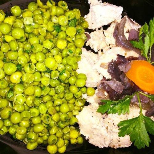Порция свежо пилешко с грах