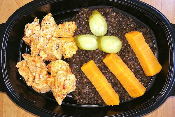 Пуешко с леща белуга, сладък картоф и билки от кухня Fit Panther®