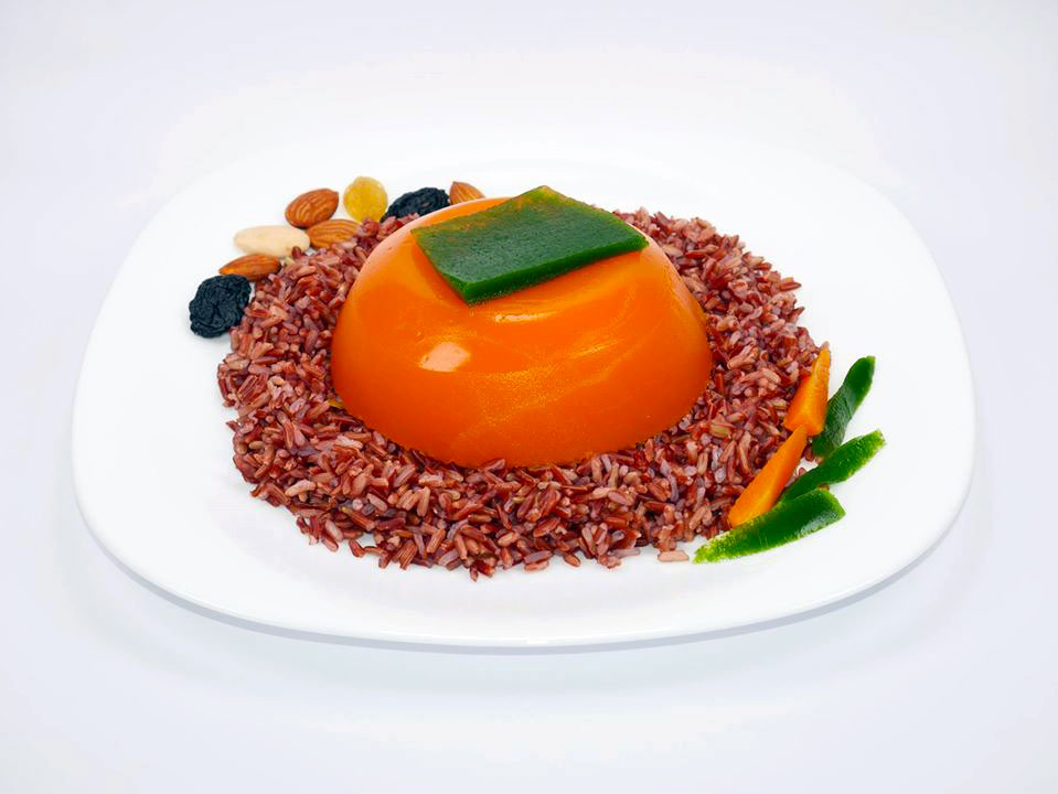 Червен ориз с желирано пюре от моркови, ядки и желиран магданоз