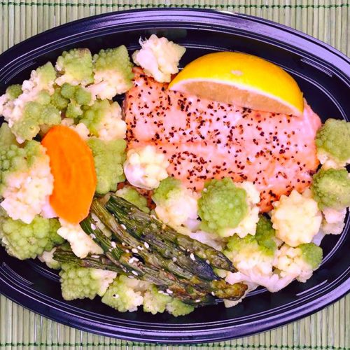 Дива морска сьомга с аспержи и броколи Романеско