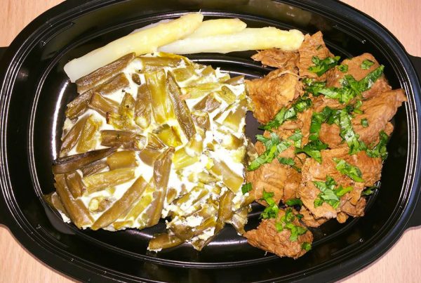 Телешко със запеканка от зелен фасул, белтъци и бели аспержи