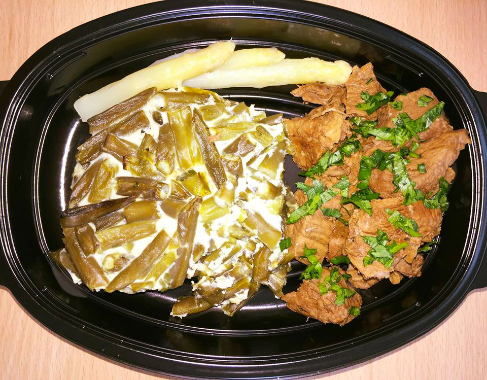 Телешко със запеканка от зелен фасул, белтъци и бели аспержи