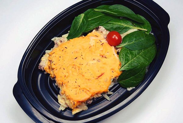 Вегетарианска порция от картофи на фурна с веган кашкавал и бейби спанак