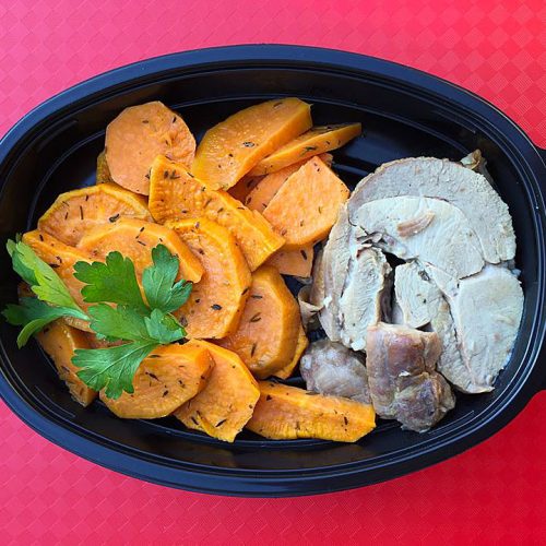 Сладък картоф с пуешко роле и мащерка