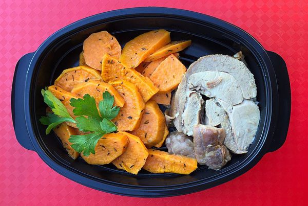 Сладък картоф с пуешко роле и мащерка