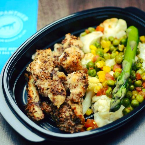 Африкански сом с печен карфиол, аспержи и микс от зеленчуци