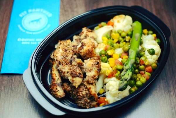 Африкански сом с печен карфиол, аспержи и микс от зеленчуци