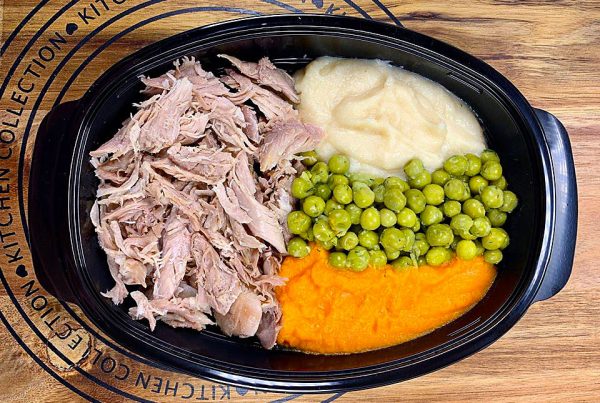 Пуешко с грах, пюре от целина и морков