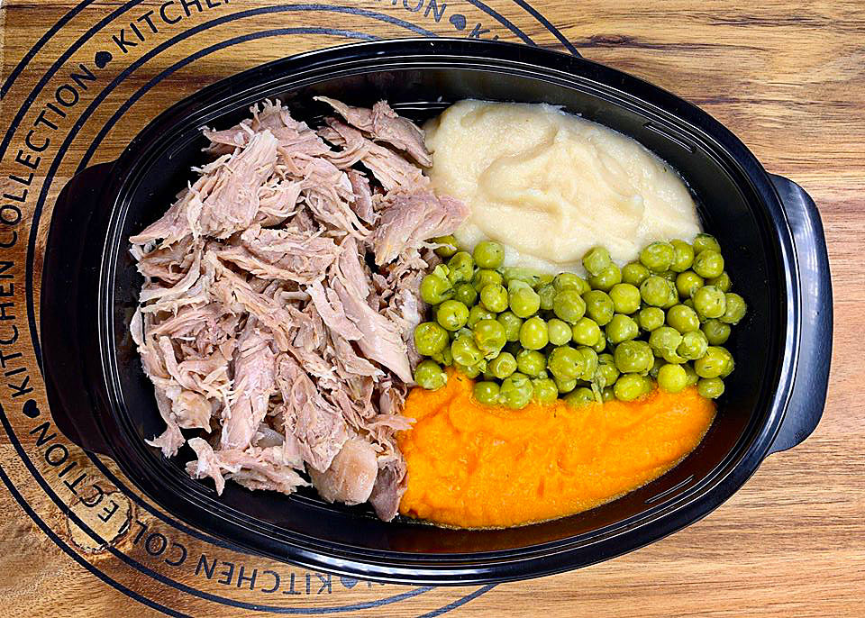 Пуешко с грах, пюре от целина и морков