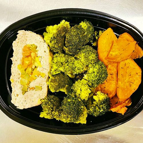 Телешко роле със зеленчуци, броколи и сладък картоф