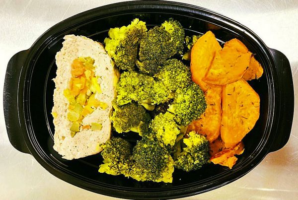 Телешко роле със зеленчуци, броколи и сладък картоф