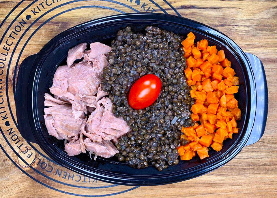 Пуешко с черна леща белуга и моркови на фурна