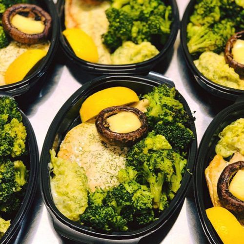 Лаврак с броколи, пюре от тиквички с веган кашкавал и свежи гъби