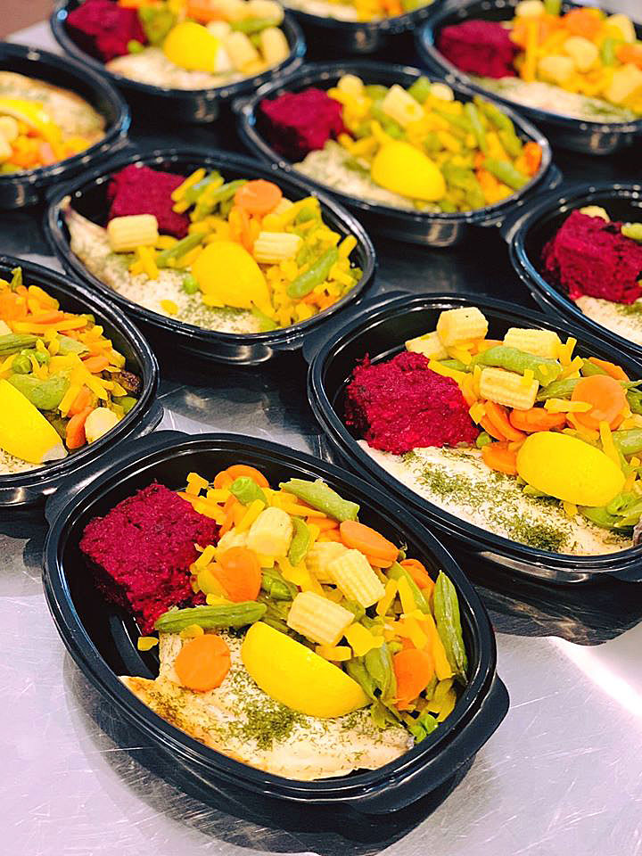 Риба лаврак, микс от зеленчуци с бейби царевички и специалитет на готвача