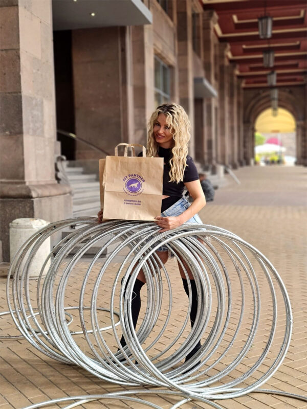 Носителката на награда Икар най-добра циркова артистка на България и Гинес рекордьор по въртене на обръчи с меню Зоната на Fit Panther