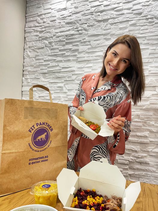 клиент Елена Макреева - козметик и майстор по вежди и мигли