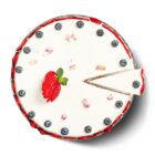 Кето бяла фантазия с ягоди и боровинки - снимка 1