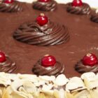 Шоколадова кето торта Пантера с касис - снимка 6