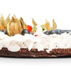 Веган торта с физалис, ягоди и боровинки - снимка 3