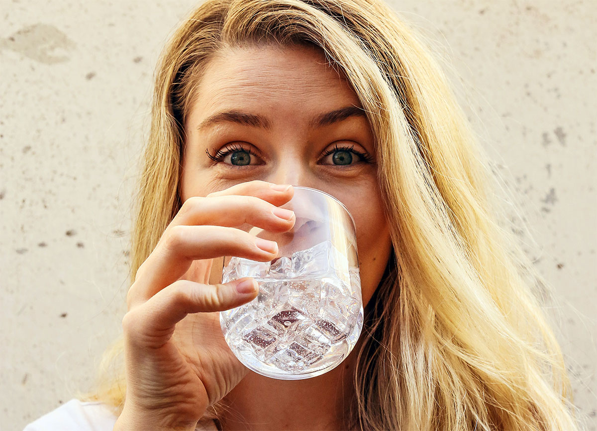 пиене на замразена вода