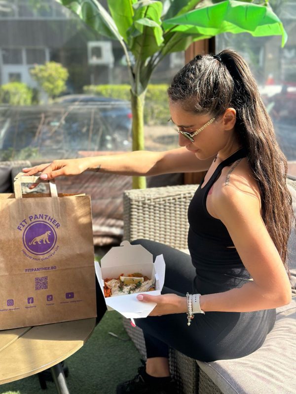 Мария с храна от Fit Panther