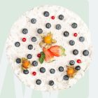 веган бутикова торта с физалис ягоди и боровинки от fit panther