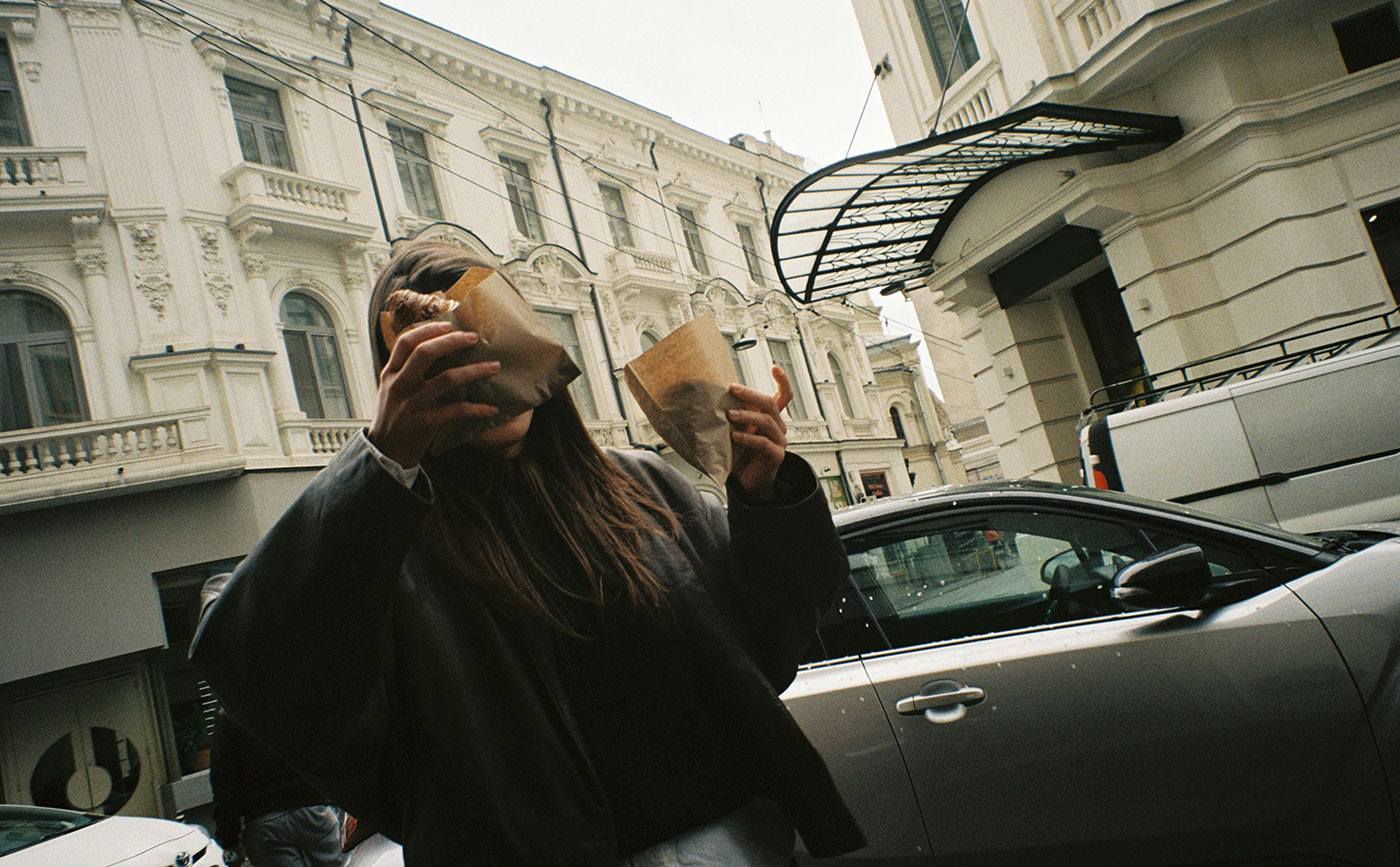 хранене в градската забързаност
