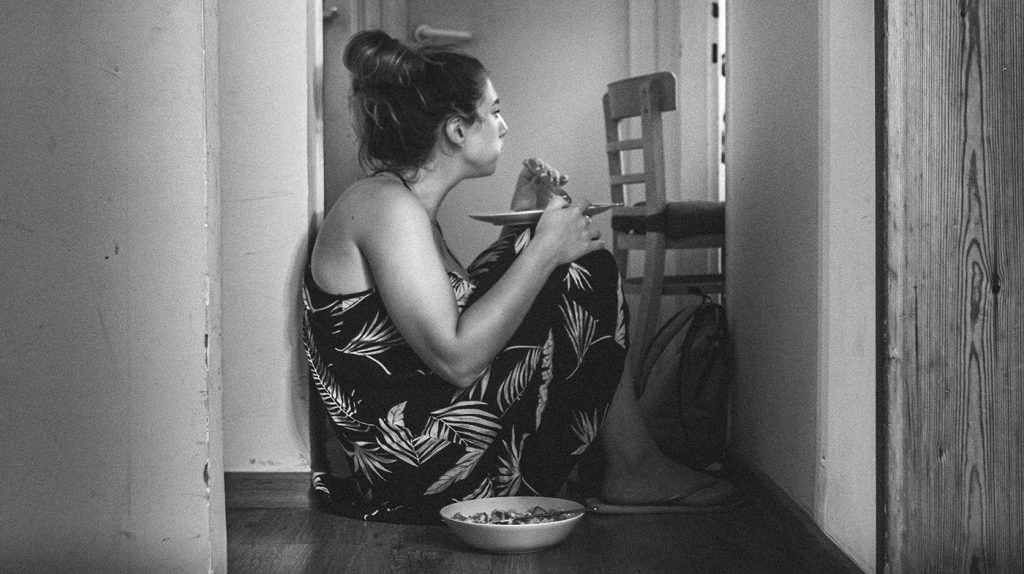 жена изпаднала в състояние на емоционално хранене