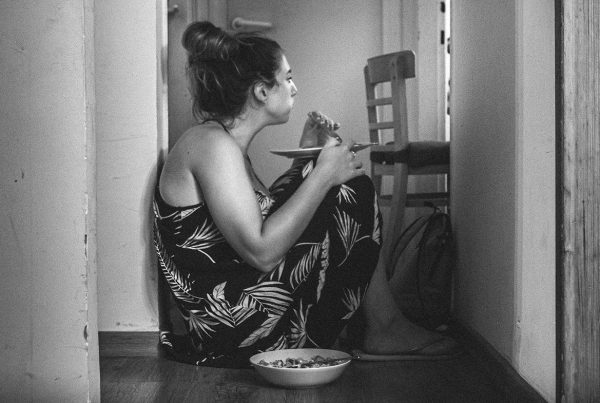 жена изпаднала в състояние на емоционално хранене